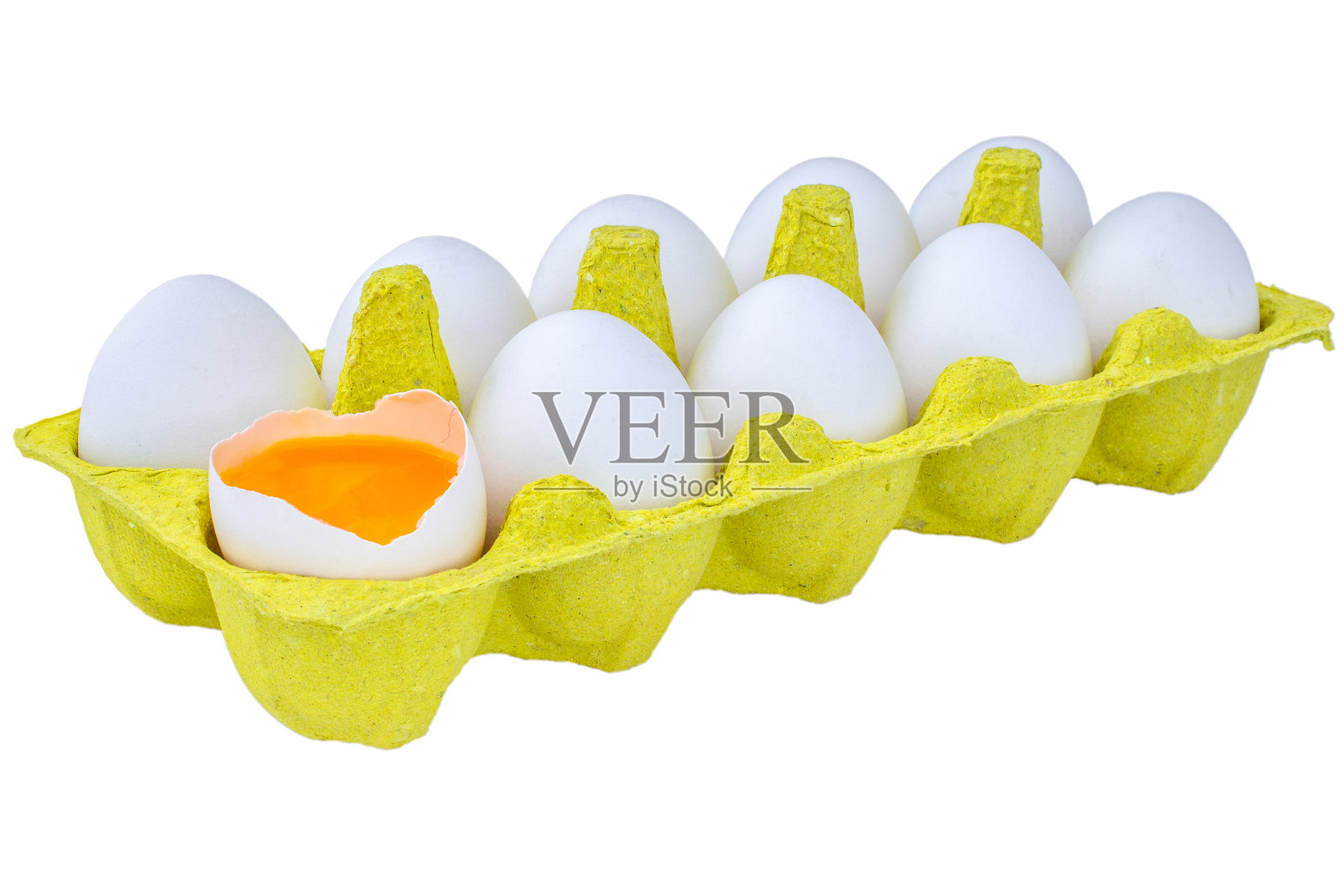 鸡蛋在一个包装中，孤立在白色的背景下，一个鸡蛋是打开的照片摄影图片