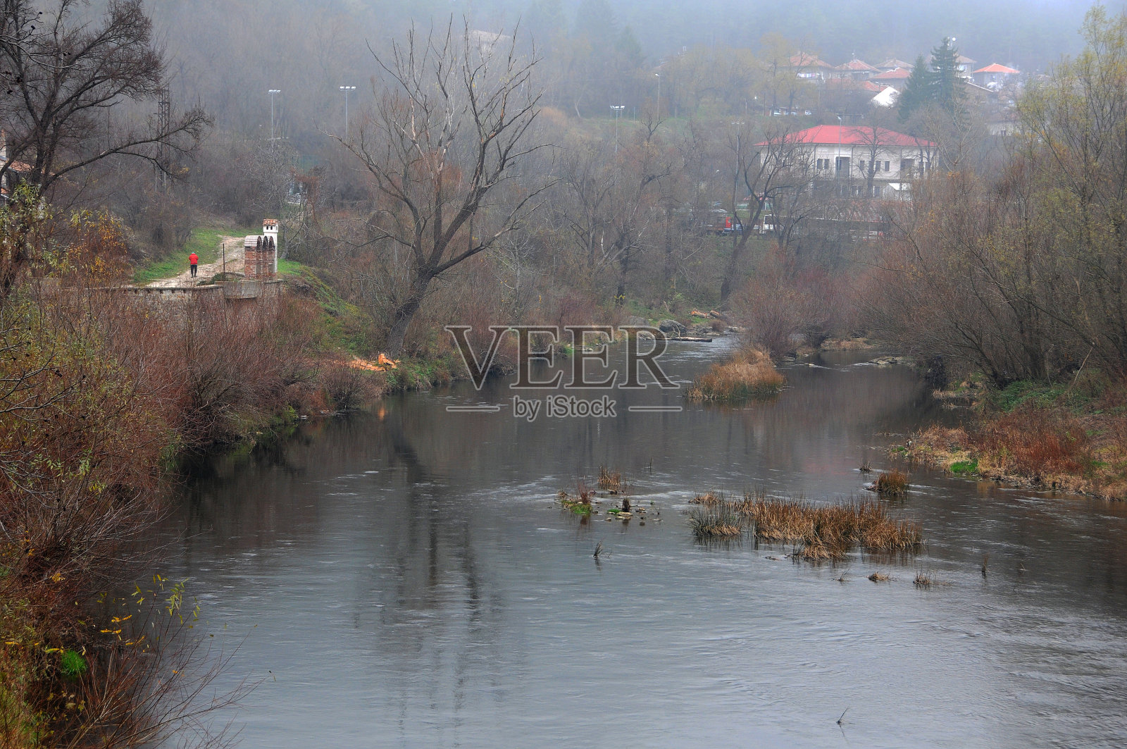 阿塞诺夫区有雾的下午照片摄影图片