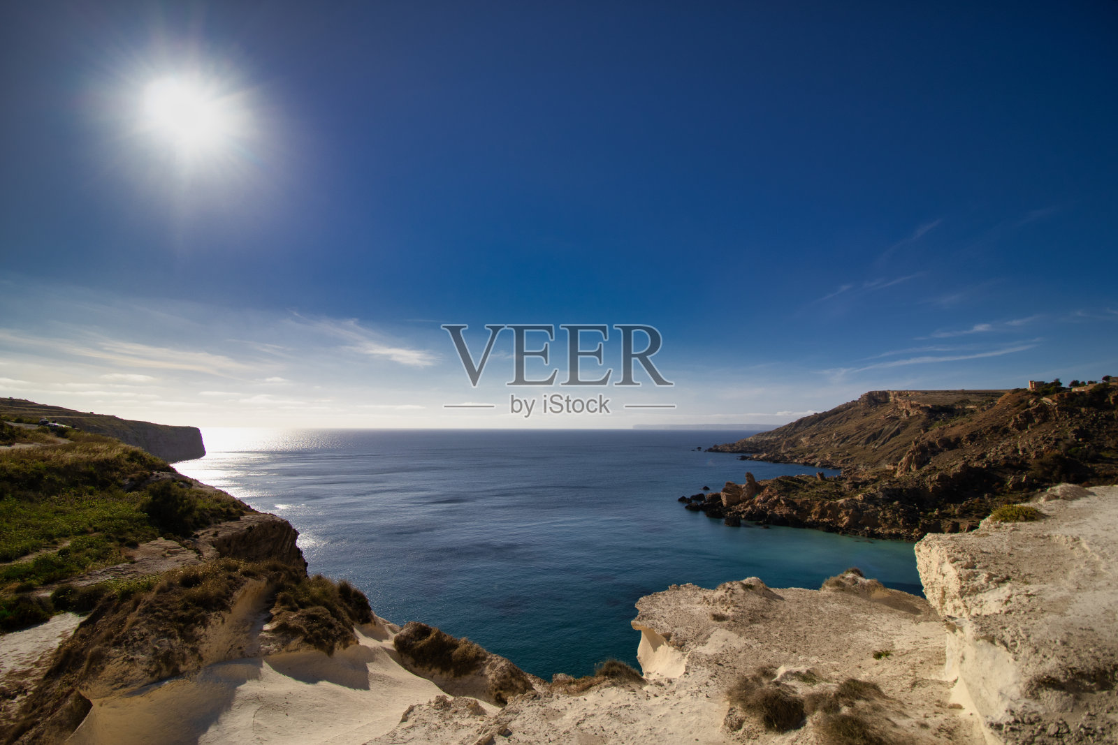 风景优美的海景鸟瞰图。马耳他岛的风景。美丽的景色。节日的背景照片摄影图片