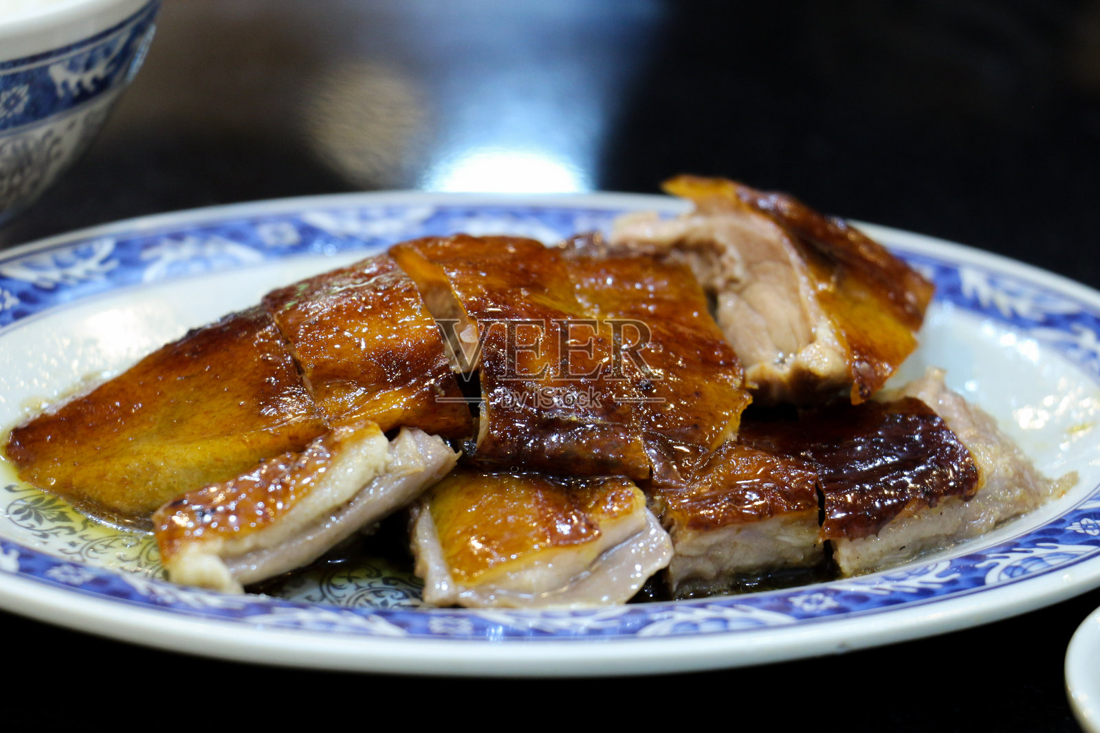 特写的烤鸭在中国风格。照片摄影图片