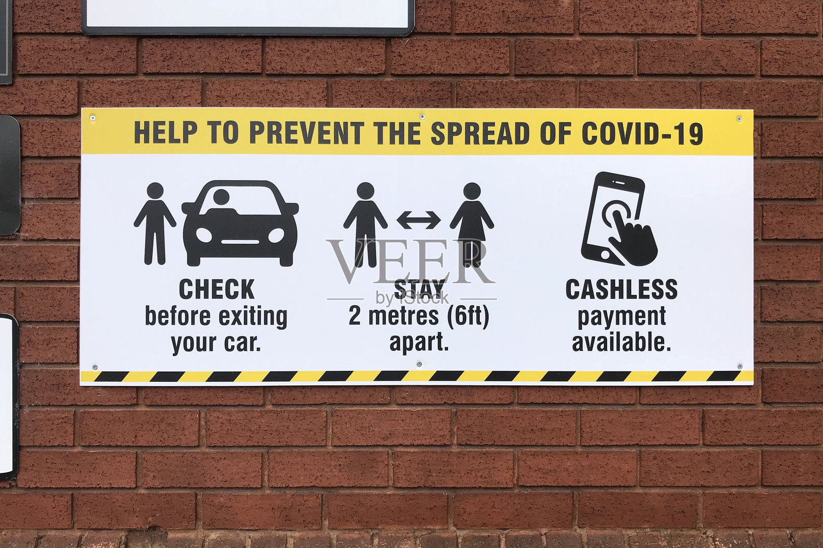停车场COVID-19安全标志照片摄影图片