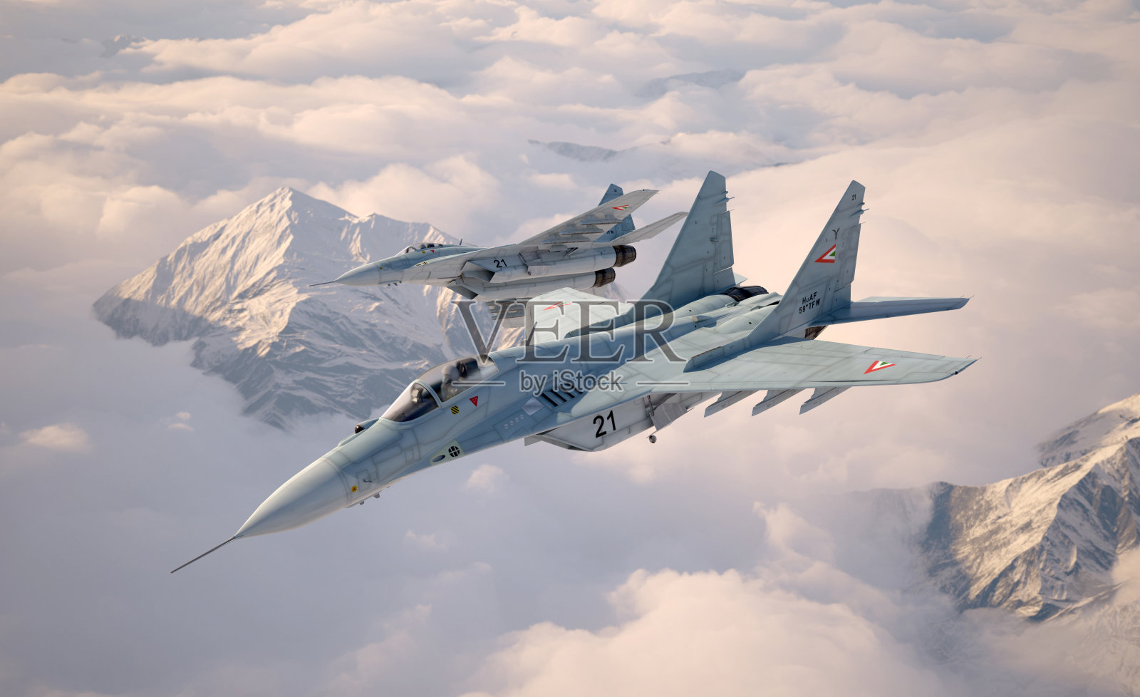 军用战斗机米格29，在云层上空飞行。照片摄影图片