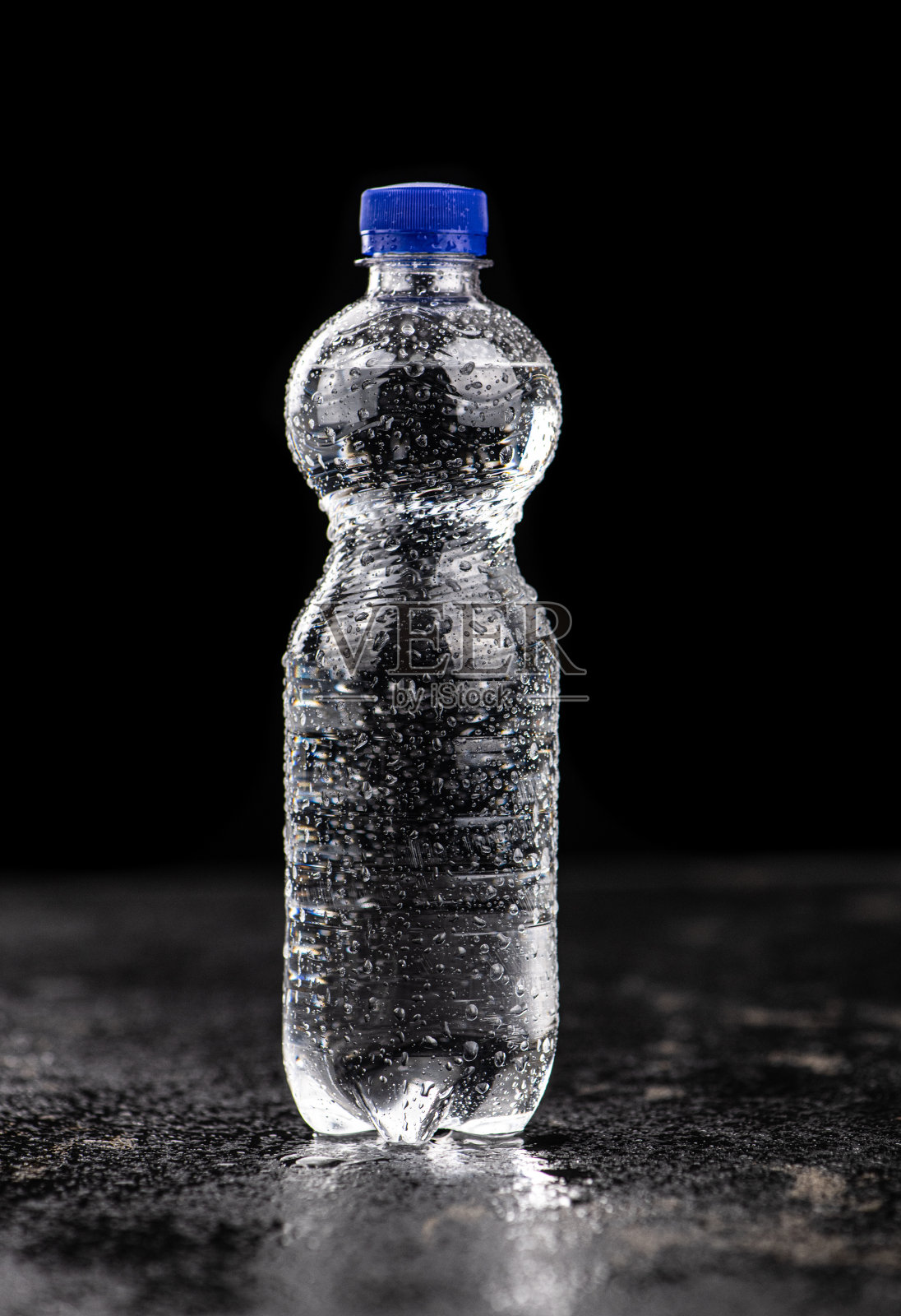 冰瓶装苏打水(特写镜头)照片摄影图片
