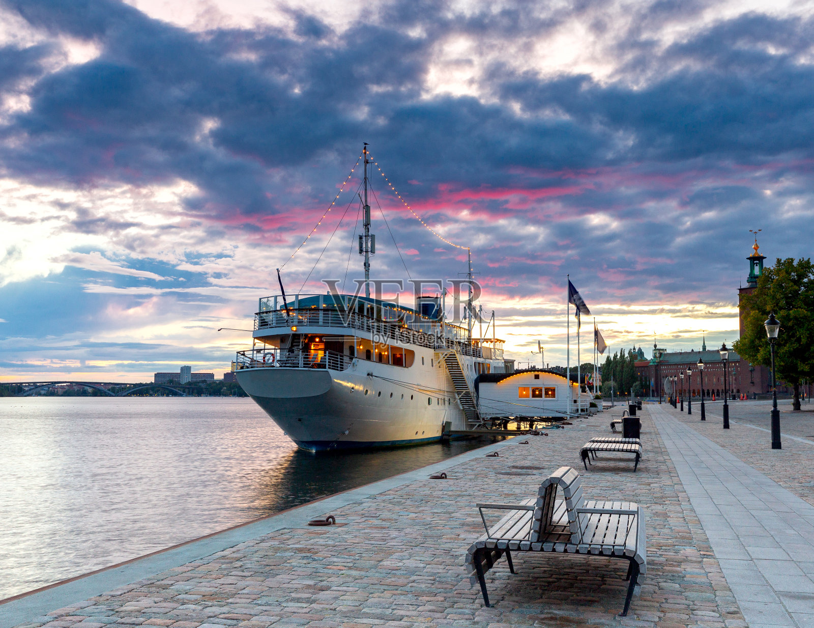 斯德哥尔摩。日出时城堤。照片摄影图片