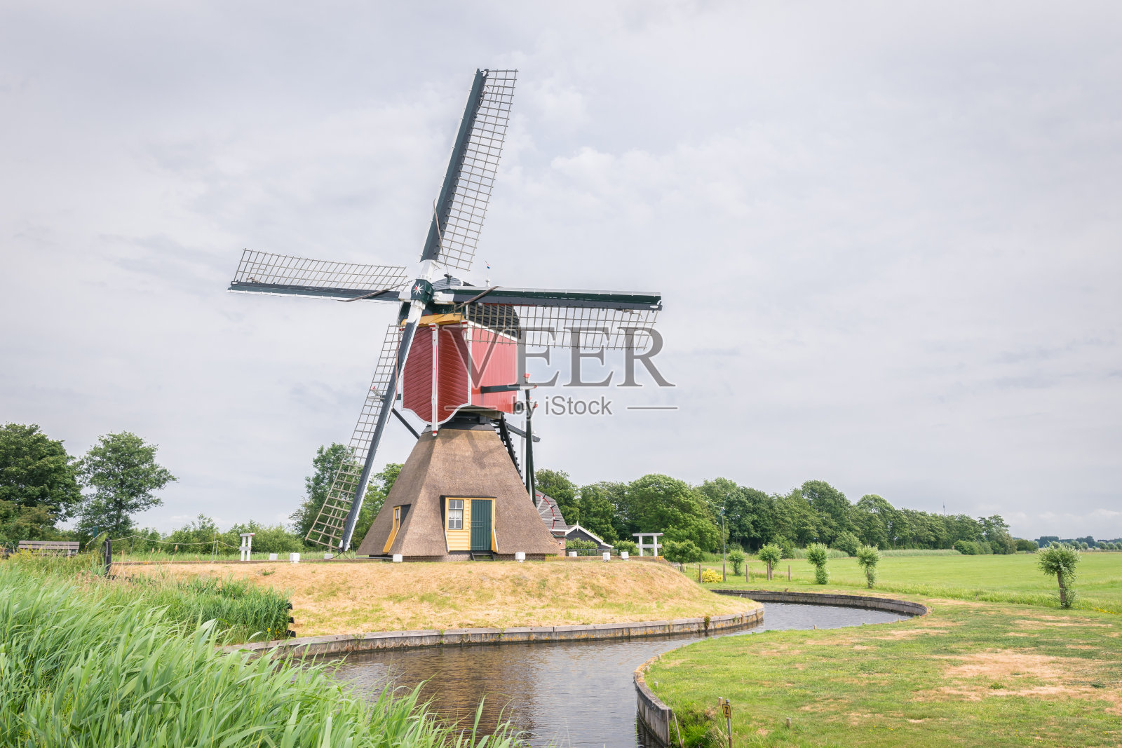 荷兰西部的经典风车照片摄影图片