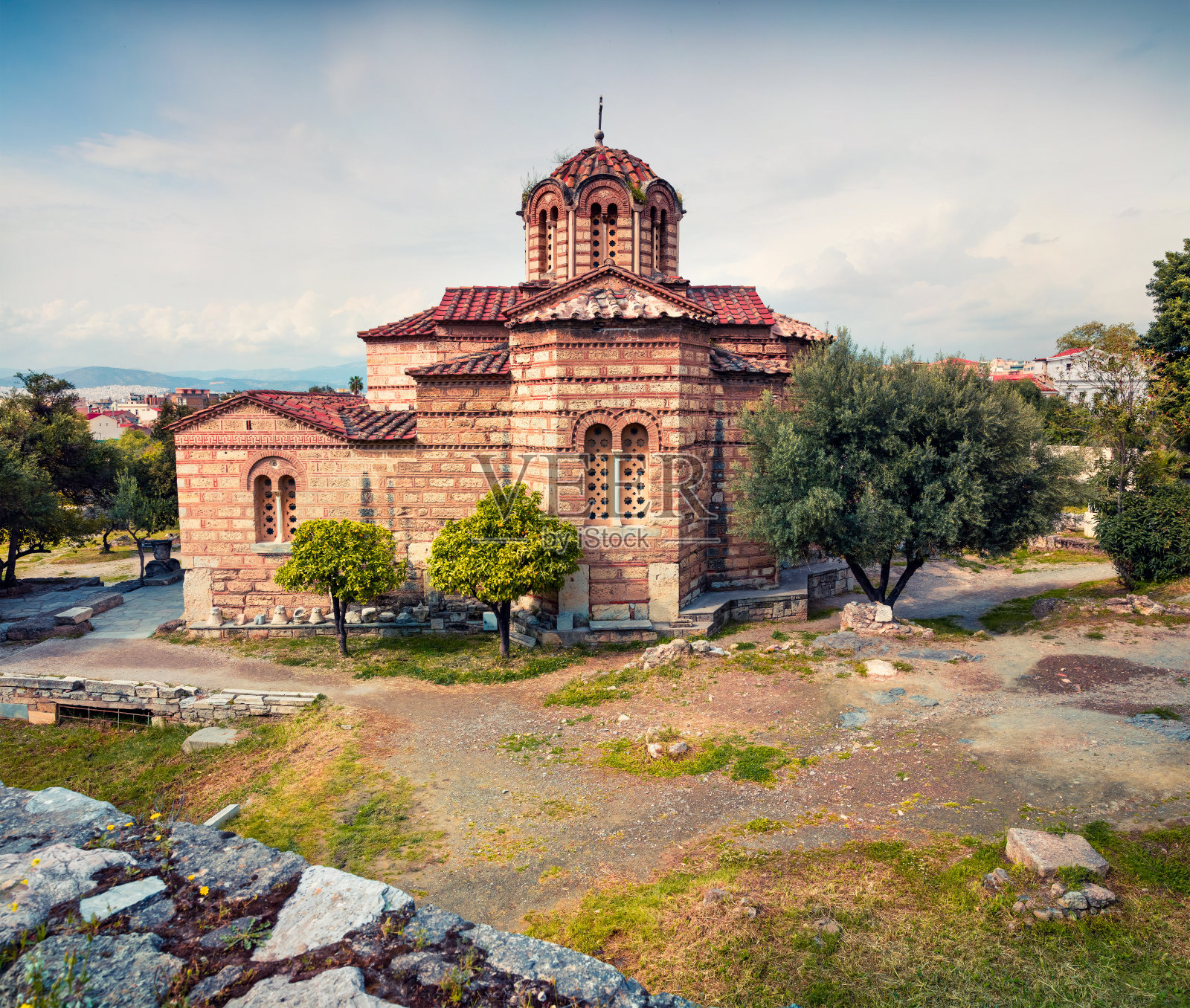 圣使徒教堂，也被称为Solaki或Agii Apostoli的圣使徒，位于希腊雅典古集市。艺术风格后期处理照片。照片摄影图片