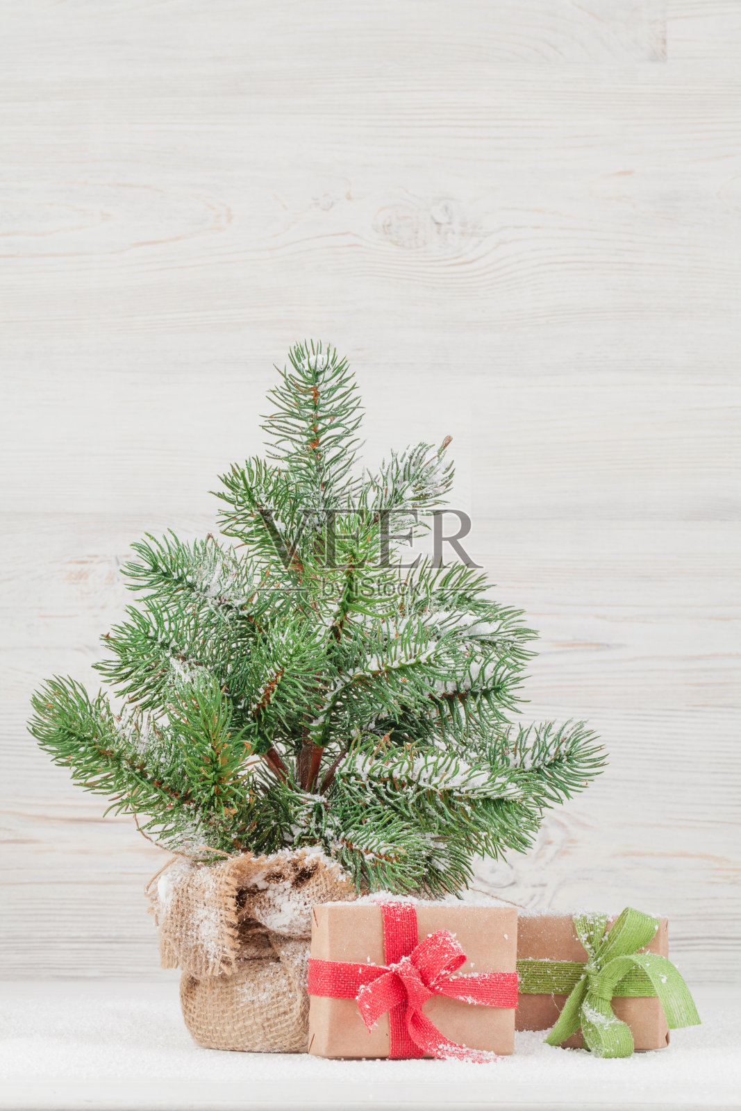 圣诞贺卡与冷杉树，礼品盒照片摄影图片
