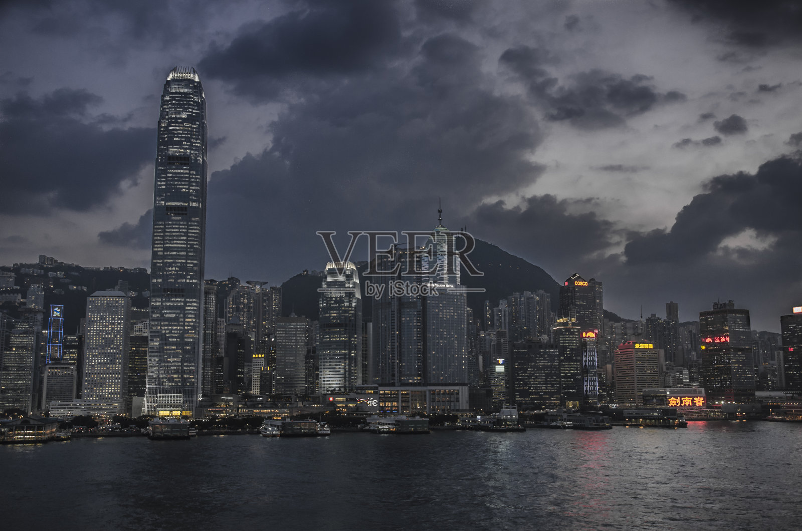 香港岛背景维多利亚港照片摄影图片