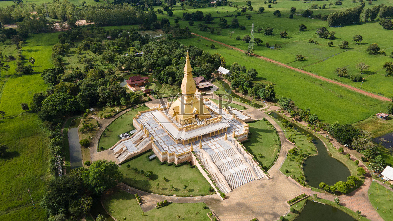 鸟瞰图金塔“Chedi Maha Mongkol Bua”在罗伊埃省，泰国照片摄影图片