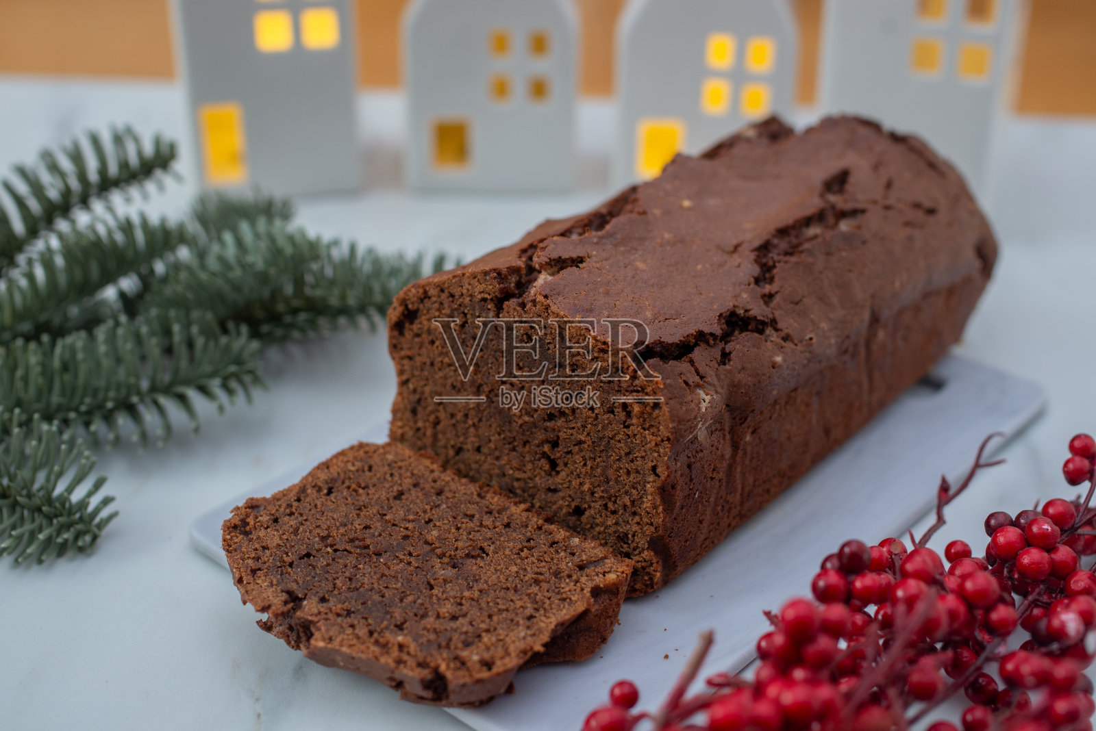 巧克力姜饼圣诞蛋糕照片摄影图片