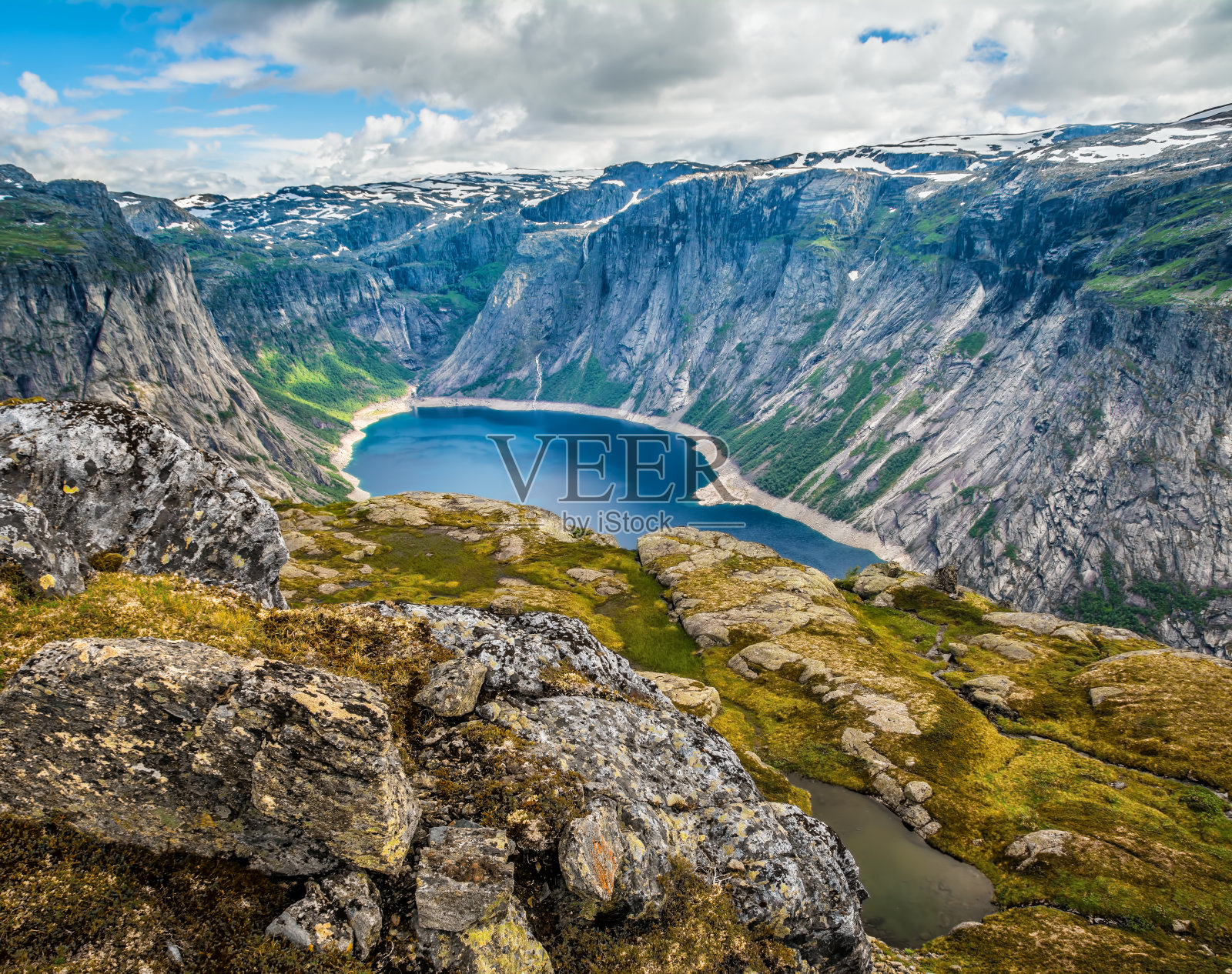 在去巨人之洞的路上看到了令人惊叹的自然景观。地点:挪威斯堪的那维亚山脉，斯塔万格。艺术照片。美丽的世界。照片摄影图片