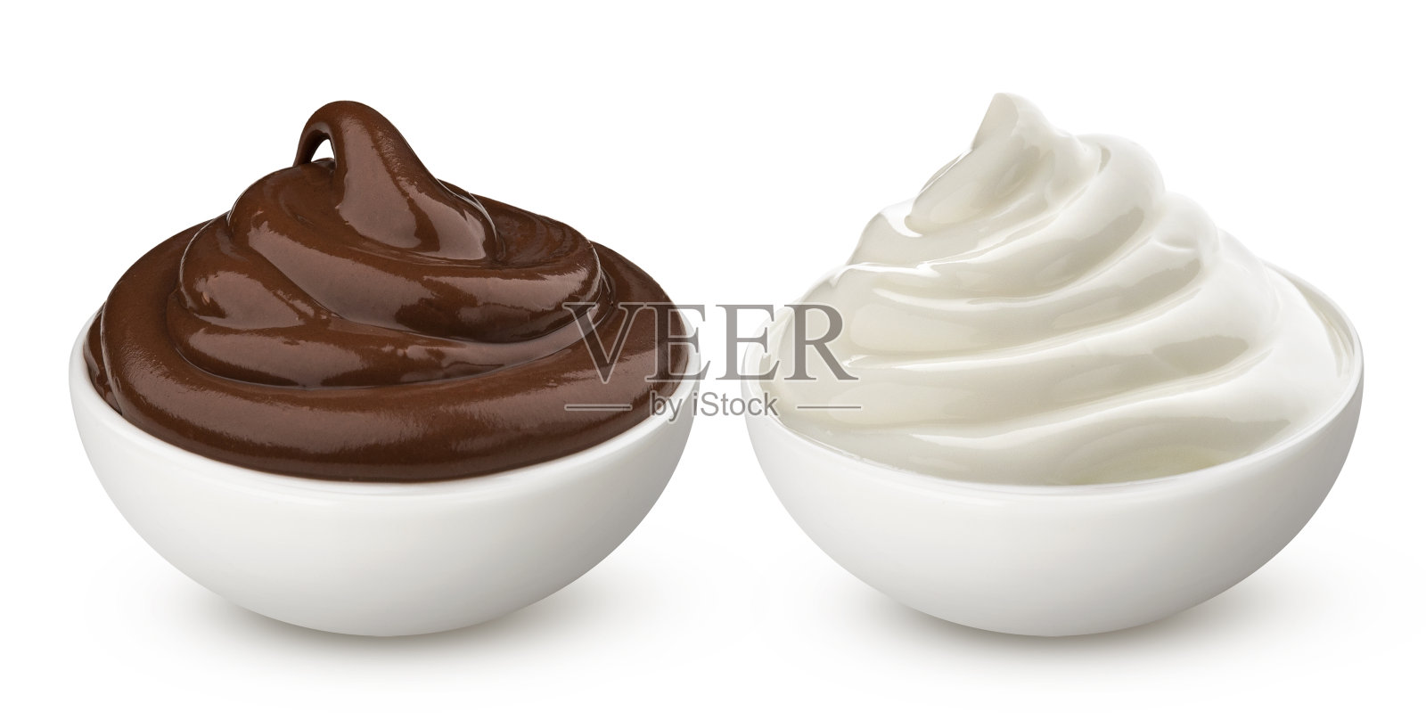 一碗巧克力和牛奶香草奶油孤立在白色背景照片摄影图片