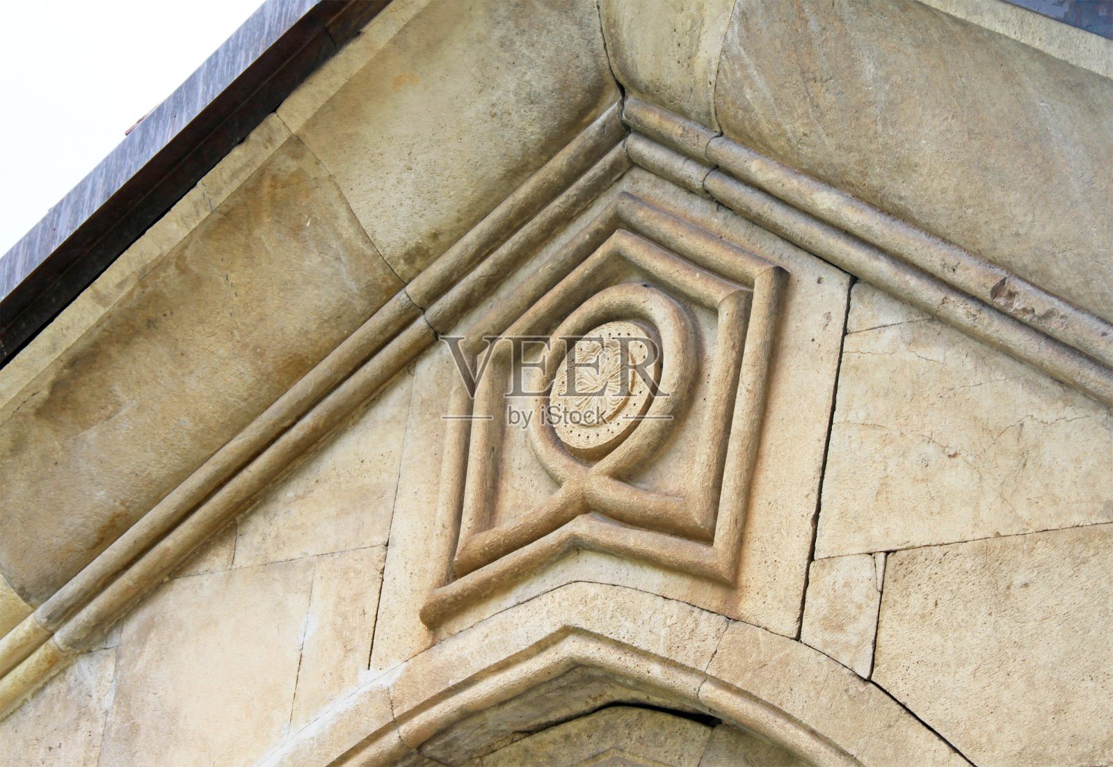 这是格鲁吉亚库塔伊斯附近古老的正统修道院Gelati墙上的标志照片摄影图片
