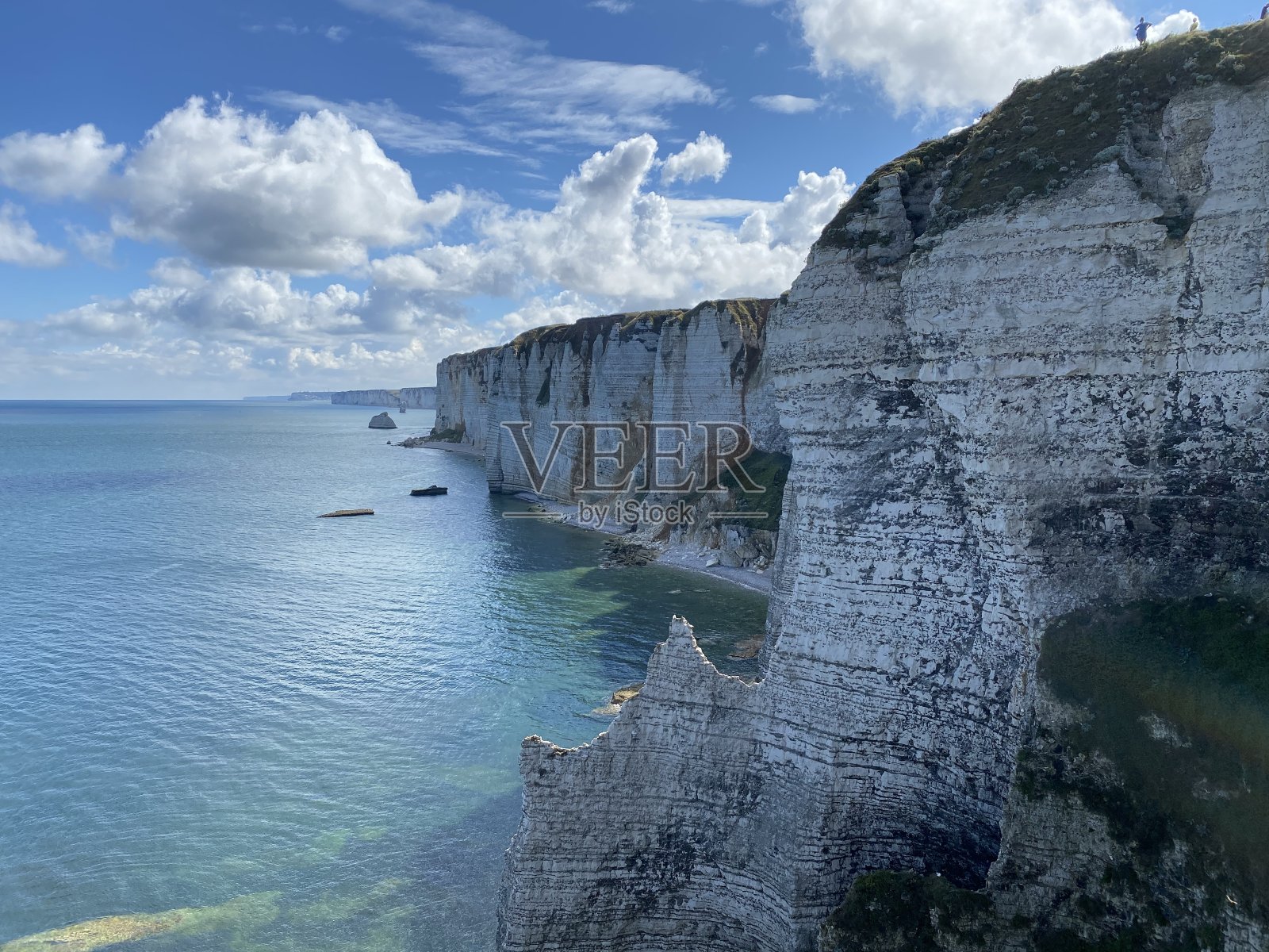 法国海岸埃特尔塔的石灰岩悬崖照片摄影图片