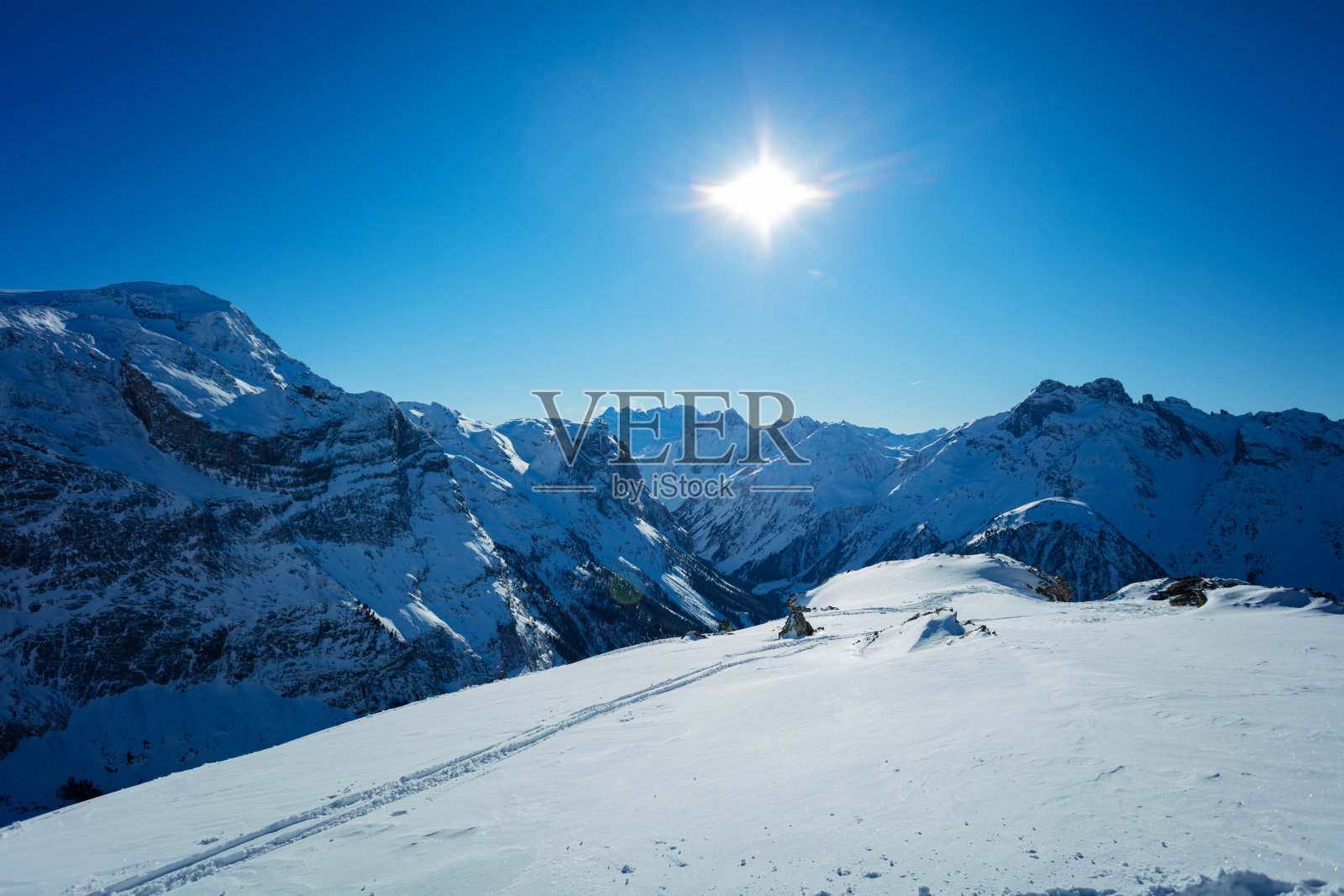 法国阿尔卑斯山山顶冬季全景照片摄影图片