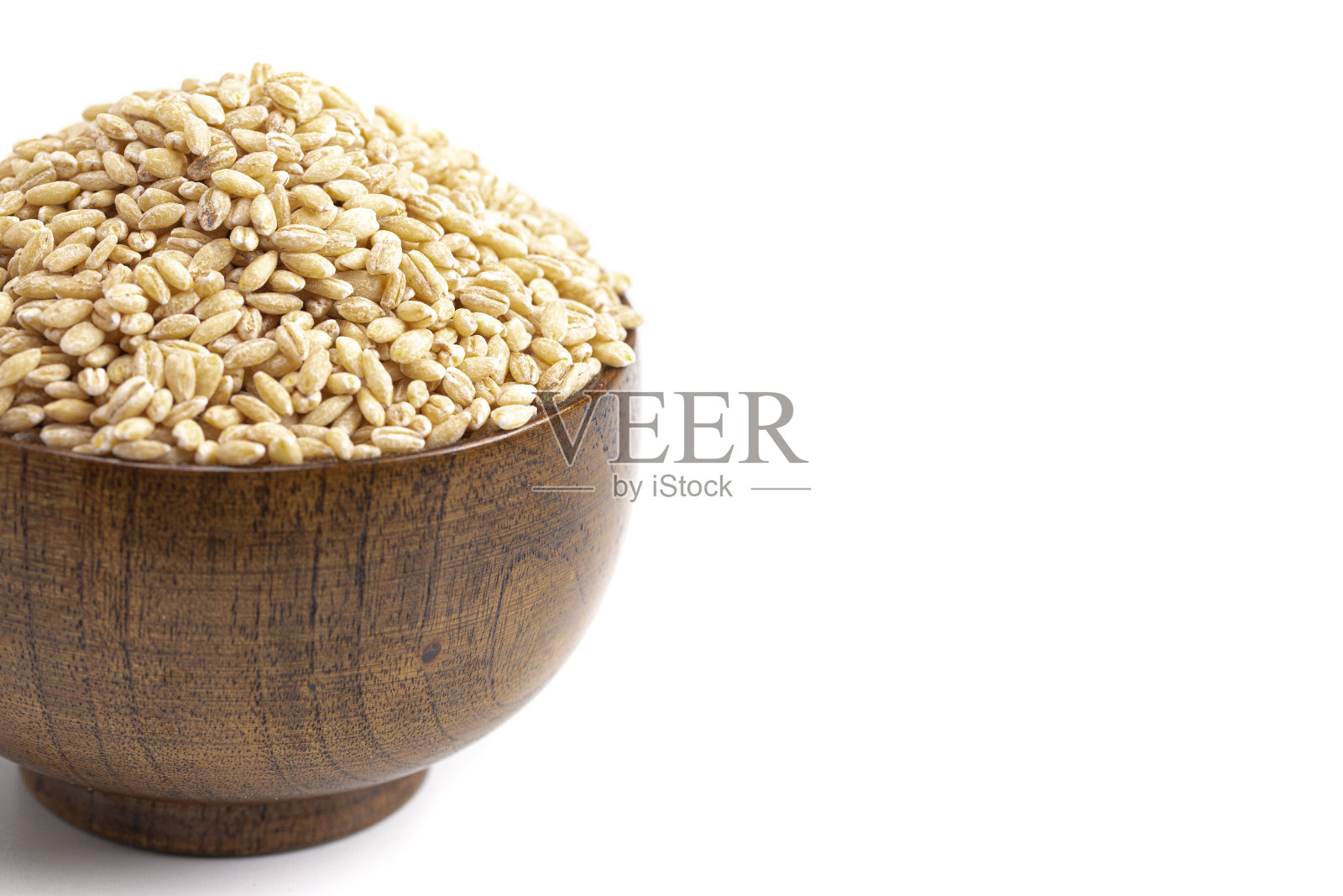 一碗大麦小麦孤立在一个白色的背景照片摄影图片