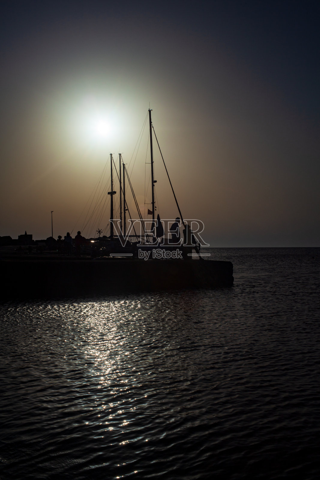日落时利诺萨码头的景色照片摄影图片