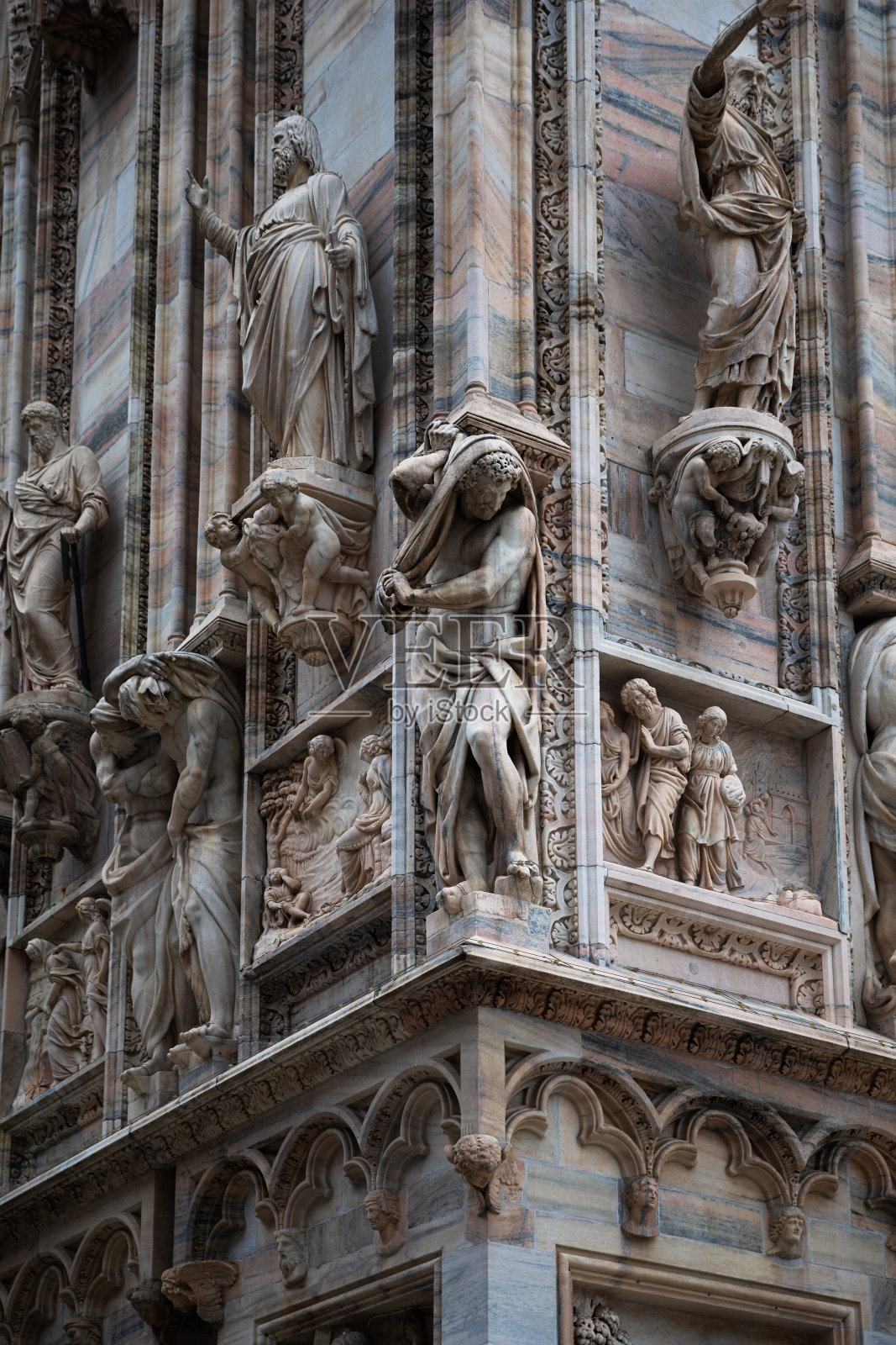 米兰大教堂的立面细节照片摄影图片