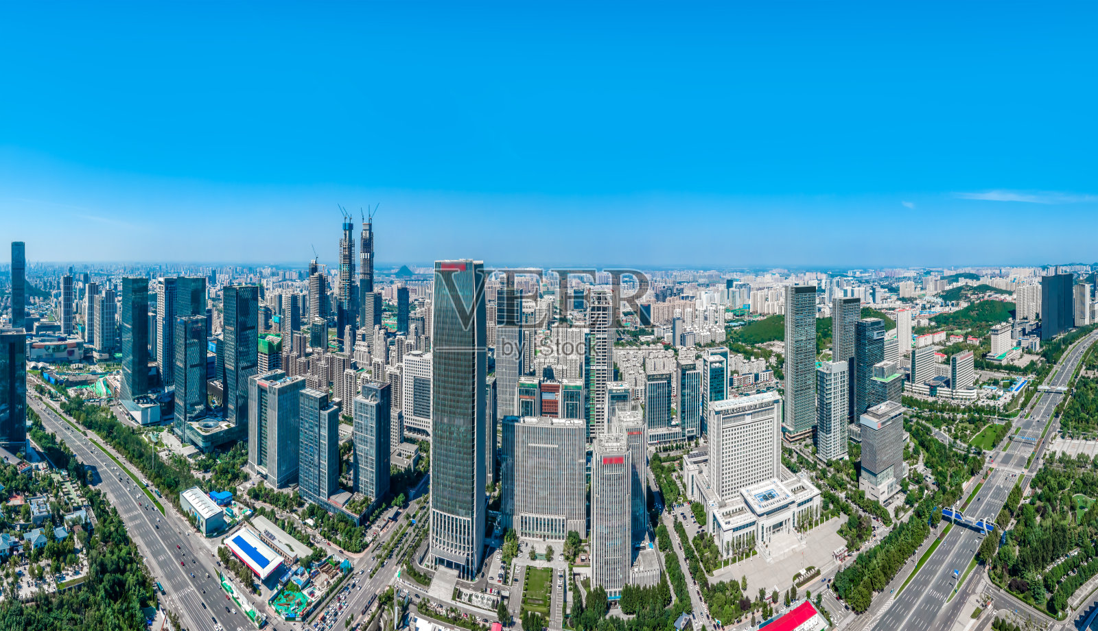 航拍中国济南城市建筑天际线照片摄影图片