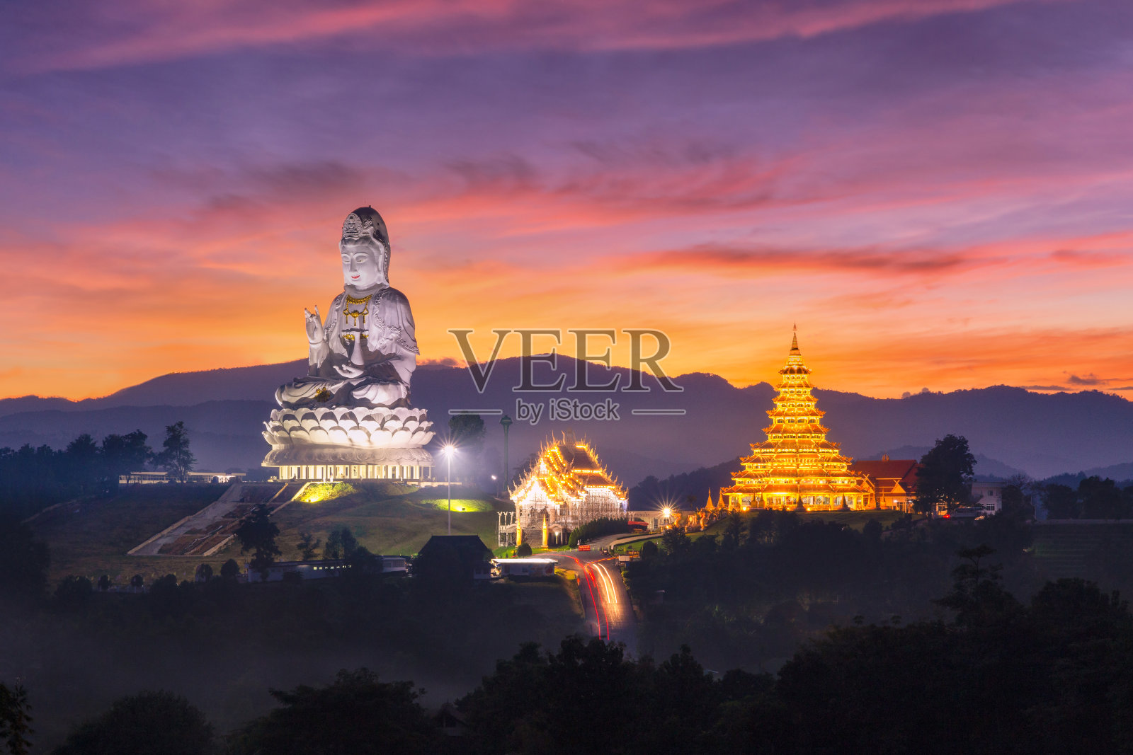 华庇康寺，位于泰国北部清莱的中国风格的寺庙照片摄影图片