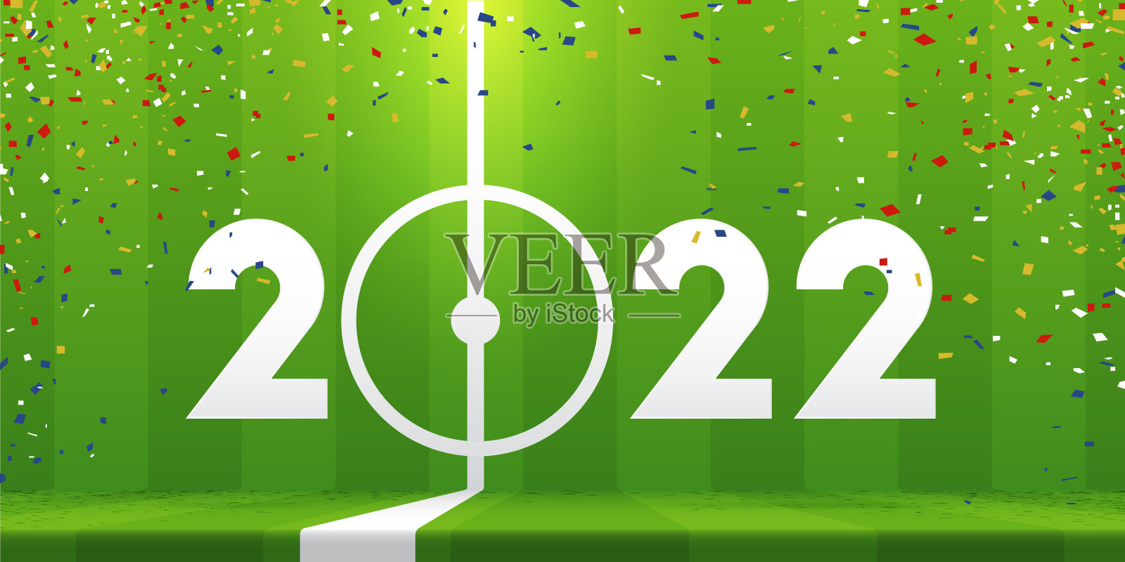 足球场背景上有足球和五彩纸屑的“2022年新年快乐”横幅。足球，足球，运动概念的横幅模板设计新年装饰。设计模板素材