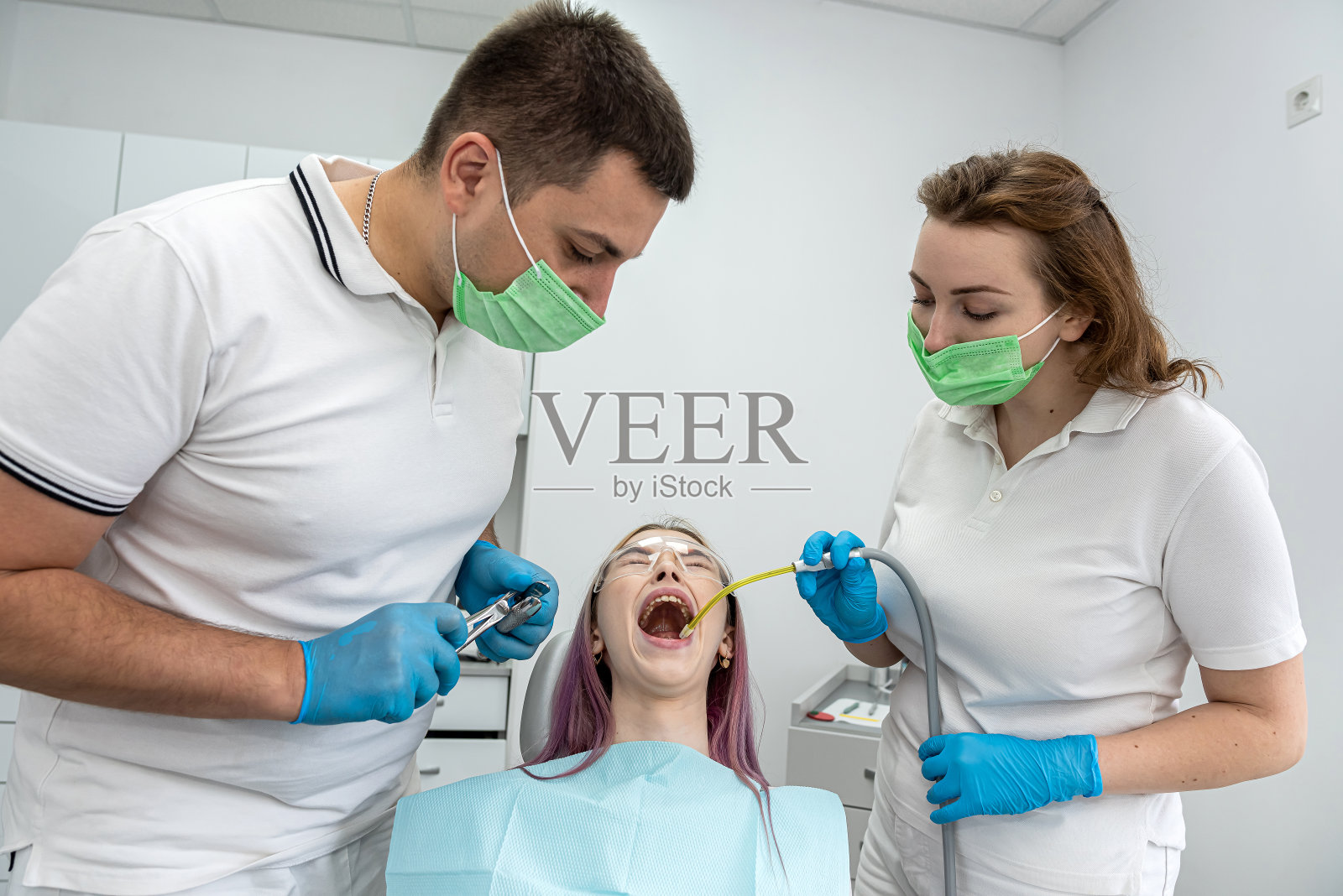 美牙医女刷牙牙模型在牙科护理中的概念. 牙科护理概念. 女牙医 库存图片 - 图片 包括有 成人, 关心: 261258853