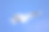飞机在蓝天的映衬下上升素材图片