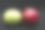 两个绿色和红色的苹果在一个黑色的背景上的特写素材图片