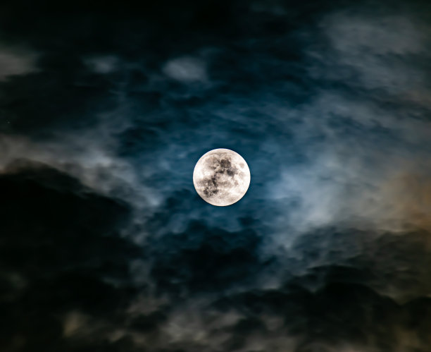 月隐空夜图片