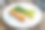 烤架上的鲑鱼排和木桌上的芦笋素材图片