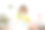 照片美丽的女孩4-5岁与黄色郁金香的背景在工作室的白色阳台素材图片